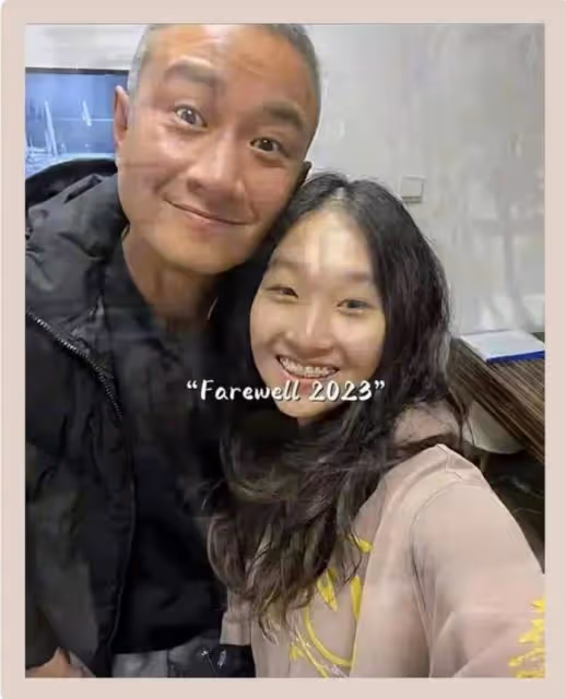 文章與女兒合照曝光!40歲的他活像60歲大爺,他打碎了人生拼圖