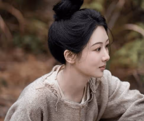 《國色芳華》何惟芳被貶為官奴是第幾集？在軍營為奴受盡苦楚