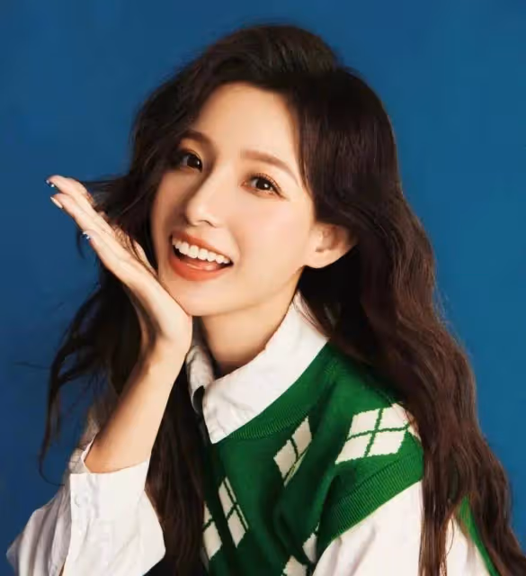 大美女馬凡舒再當春晚主持人!告別《天下足球》有遺憾
