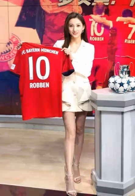 大美女馬凡舒再當春晚主持人!告別《天下足球》有遺憾