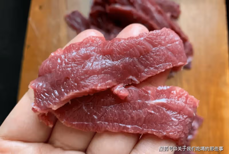 牛肉怎麼炒又滑又嫩又香?牢記這個妙招,牛肉鮮香入味,不塞牙