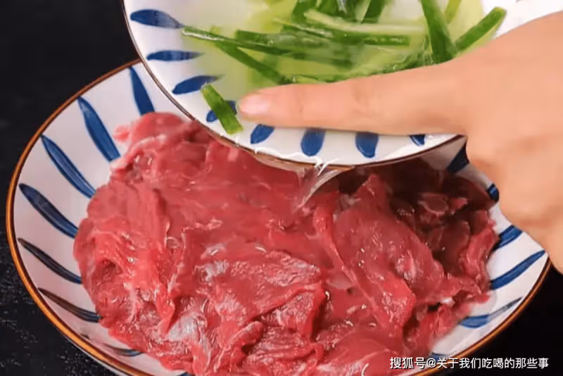 牛肉怎麼炒又滑又嫩又香?牢記這個妙招,牛肉鮮香入味,不塞牙