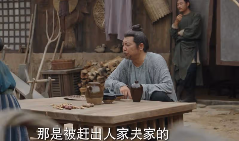 《國色芳華》:看了五娘的原生家庭,才懂何惟芳的「托舉」有多傻