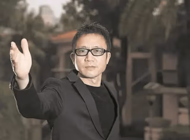 袁樹雄:寫歌30年窮困潦倒,前妻失望選擇離婚,誰料51歲靠一首《早安,隆回》一夜成名
