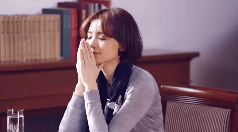 「央視一姐」董卿,三分鐘救場一戰封神,小時候經歷讓人唏噓
