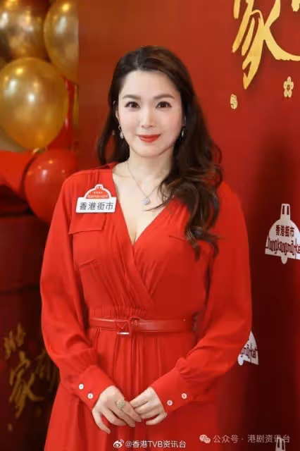 TVB最美華姐現身香港街市活動!回應離婚傳聞 暗示婚姻狀態有變