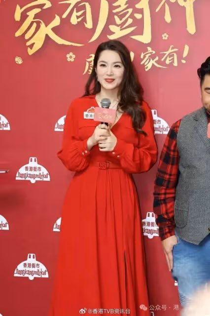 TVB最美華姐現身香港街市活動!回應離婚傳聞 暗示婚姻狀態有變