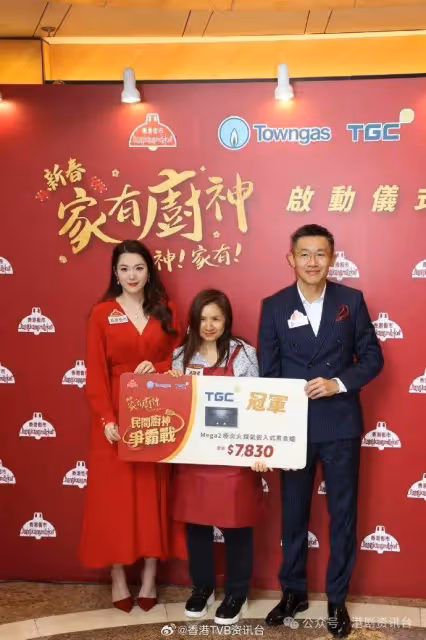 TVB最美華姐現身香港街市活動!回應離婚傳聞 暗示婚姻狀態有變
