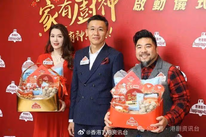 TVB最美華姐現身香港街市活動!回應離婚傳聞 暗示婚姻狀態有變