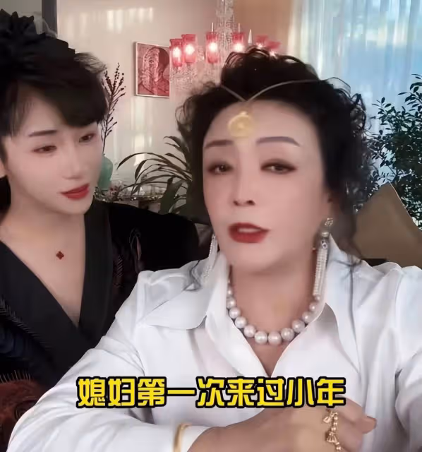 汪小菲夫妻回老家過年!張蘭貼心教兒媳包包子,馬筱梅小動作搶鏡