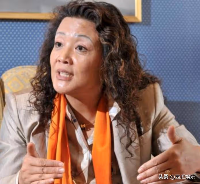 知情人士曝光了孟賀與張蘭汪小菲的開庭內容,諷刺孟賀如今變慫了