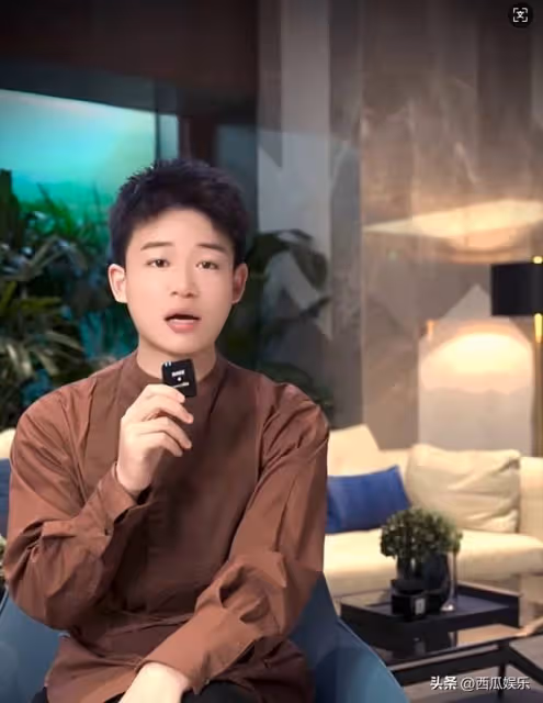 知情人士曝光了孟賀與張蘭汪小菲的開庭內容,諷刺孟賀如今變慫了