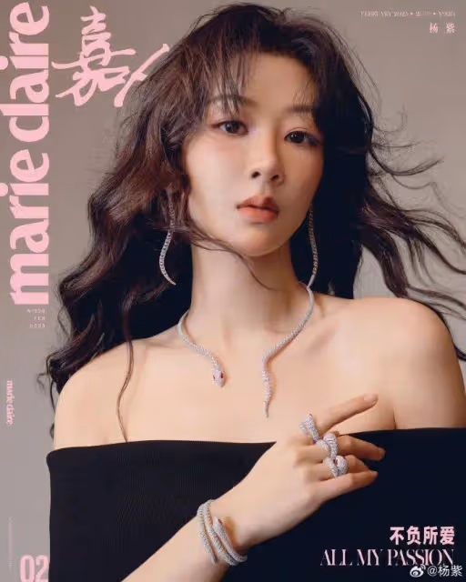 楊紫娜扎撞高定了!前者無眉妝太驚悚,後者更性感撩人