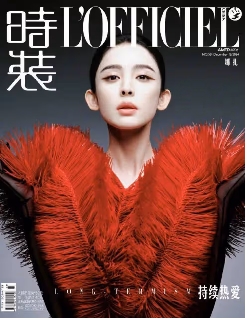 楊紫娜扎撞高定了!前者無眉妝太驚悚,後者更性感撩人