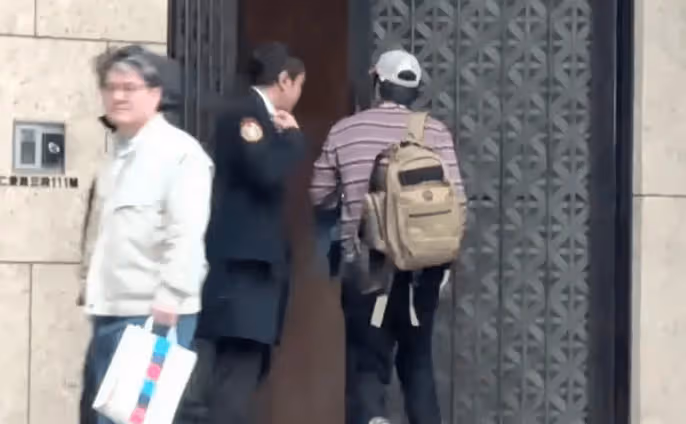 王力宏回昔日豪宅探望3子女!前妻李靚蕾曾造謠他亂搞