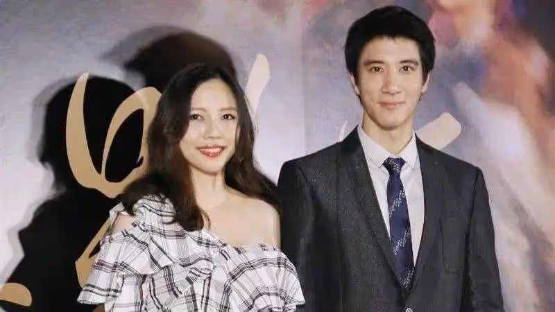 王力宏回昔日豪宅探望3子女!前妻李靚蕾曾造謠他亂搞