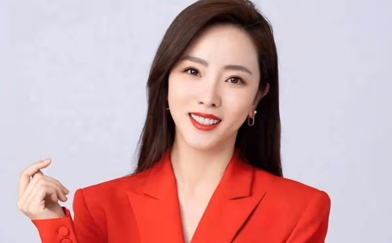 李思思辭央視後4小時賺40萬!她紅裙亮相美得讓人窒息