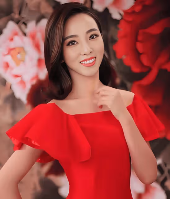 李思思辭央視後4小時賺40萬!她紅裙亮相美得讓人窒息