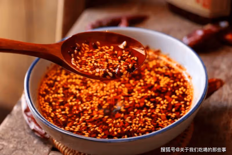 炸辣椒油,記住不要直接潑熱油,教你訣竅,又香又辣拌什麼都好吃