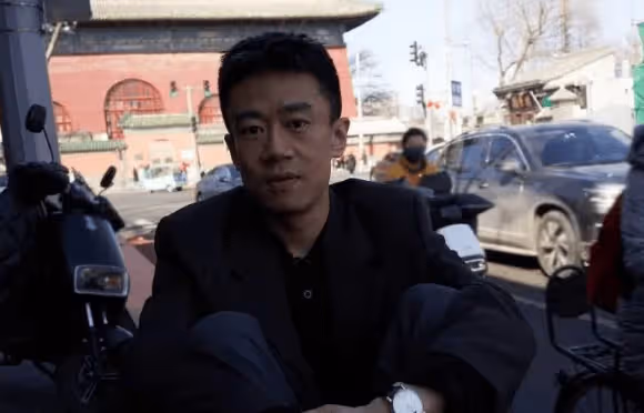 瞞了我們37年!李雪健兒子竟是我們熟知的他,真是青出於藍而勝於藍