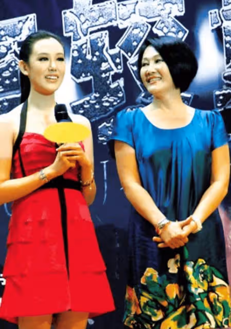 王姬做姥姥了!女婿是當紅小生,親家曾是央視《新聞聯播》主播
