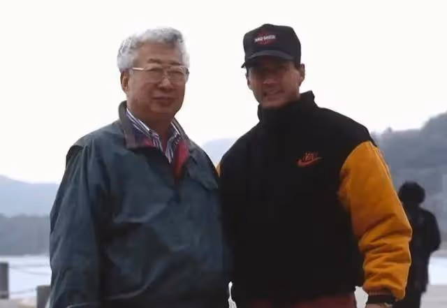 59歲王敏德罕見全家福曝光!混血基因大揭秘,兒子長得像爺爺
