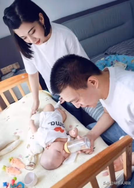 魏羽馨媽媽新年首曬三口合照!爸爸已染黑髮,兒子胖嘟嘟超可愛
