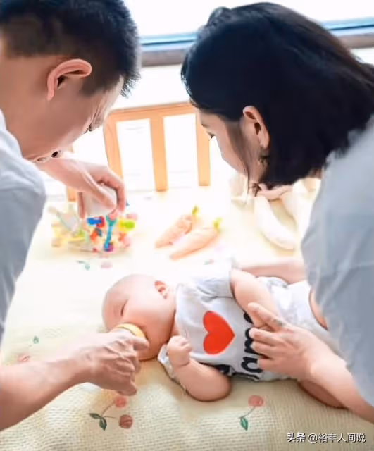 魏羽馨媽媽新年首曬三口合照!爸爸已染黑髮,兒子胖嘟嘟超可愛