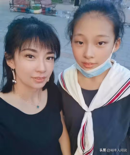 魏羽馨媽媽新年首曬三口合照!爸爸已染黑髮,兒子胖嘟嘟超可愛