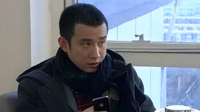 文章帶著新女朋友外出就餐,網友稱好漂亮,大女兒也曾經見過面