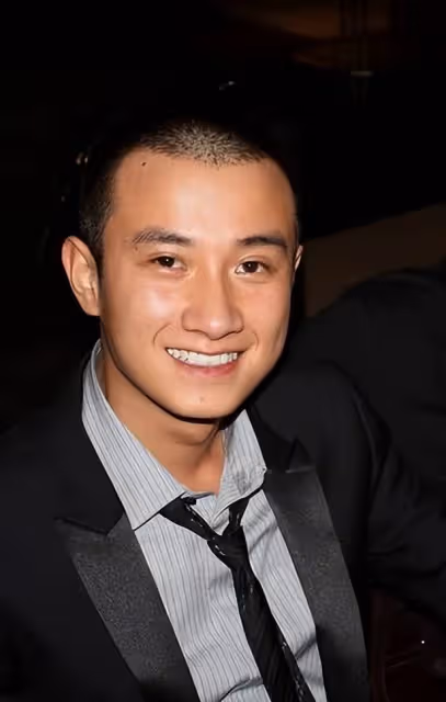 文章帶著新女朋友外出就餐,網友稱好漂亮,大女兒也曾經見過面