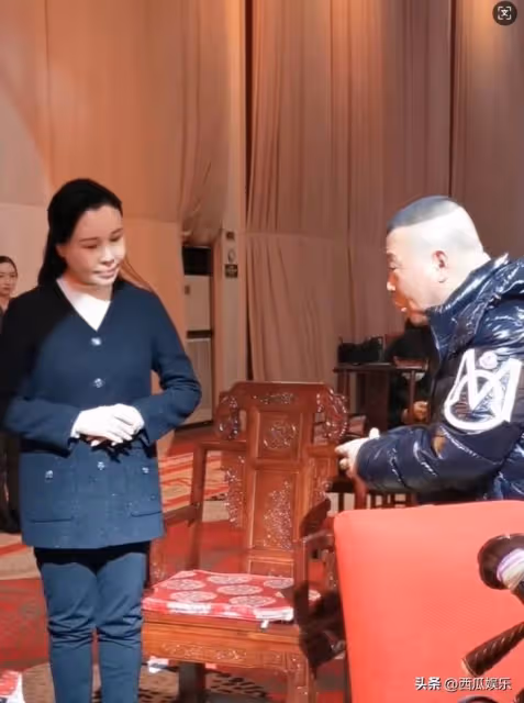 戲曲界眾大佬受邀參加了一場戲曲盛會,郭德綱的行蹤引起觀眾熱議