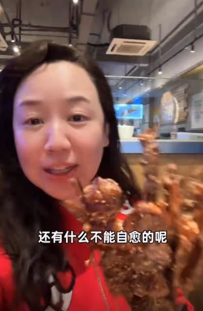 關凌輔導孩子寫作業崩潰,大半夜離家出走,凍臉通紅跑燒烤店自愈