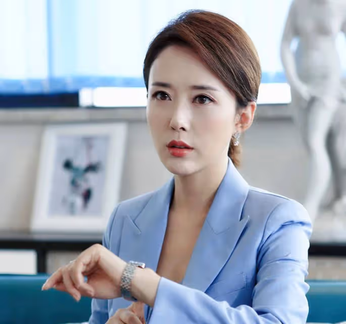 著名女演員顏丹晨：44歲勇敢給小丈夫生子，曾因最美嫦娥走紅