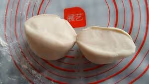 又美又暄軟的——豆沙包！