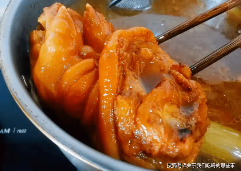 過年鹵豬蹄,牢牢記住3個訣竅,豬蹄出鍋軟糯噴香,沒有一點異味