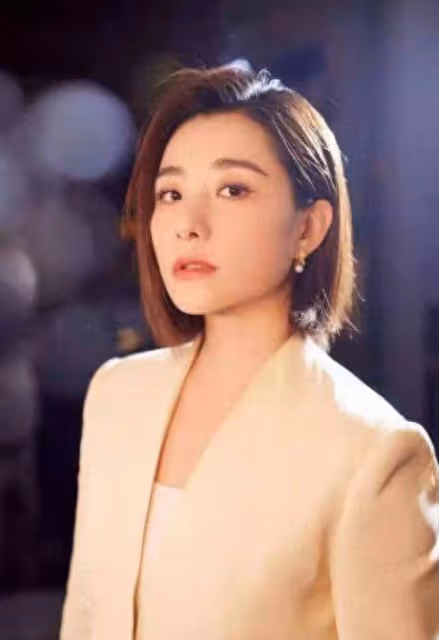劉璇：「四婚」嫁同一人，老公身份曝光後，才知她嫁的比郭晶晶好