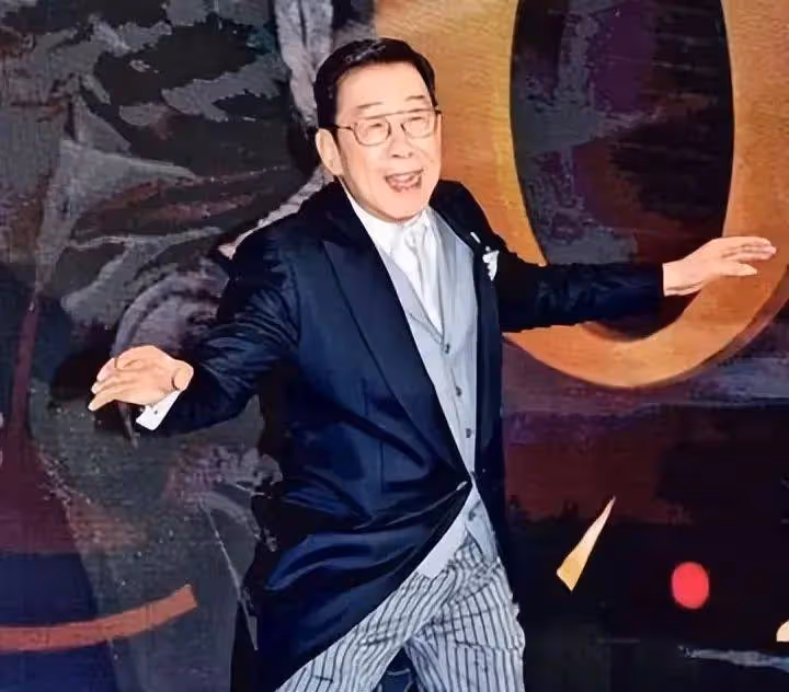 93歲胡楓生日派對堪比頒獎禮，四大曾孫合唱《世上只有》，溫馨畫面曝光