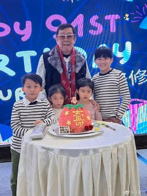 93歲胡楓生日派對堪比頒獎禮,四大曾孫合唱《世上只有》,溫馨畫面曝光