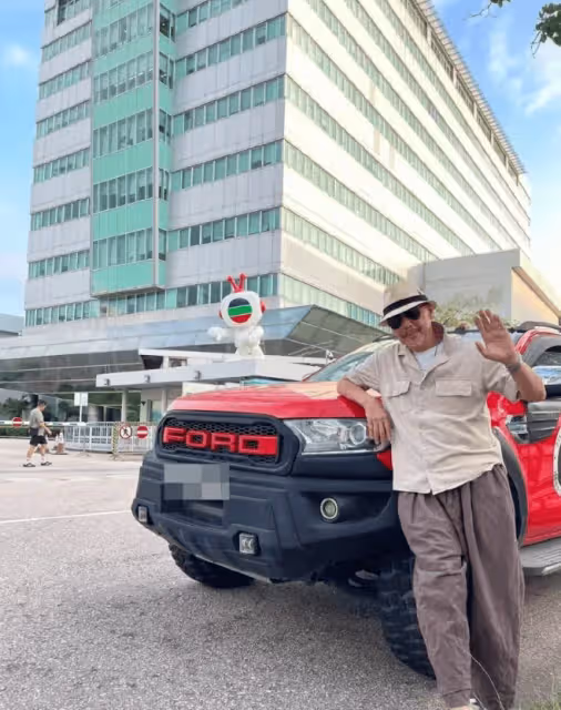 67歲TVB金牌綠葉疑似離巢?曾為古天樂御用配音,與妻子效力無線近四十年