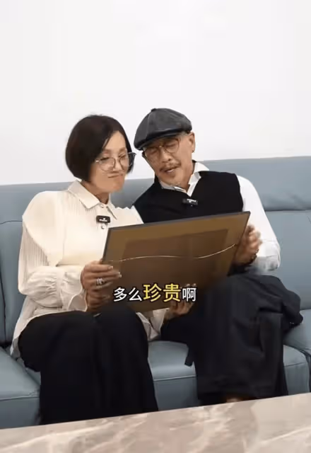 67歲TVB金牌綠葉疑似離巢?曾為古天樂御用配音,與妻子效力無線近四十年