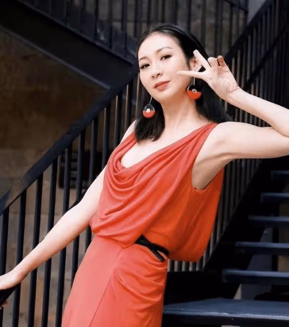 難掩失望?楊明談結婚一事疑似推脫,女方神情尷尬,表示不抱期望