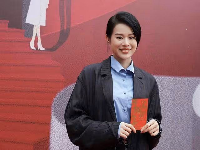 香港知名女星在內地發展,自曝演不到女主角,願意化老妝演配角