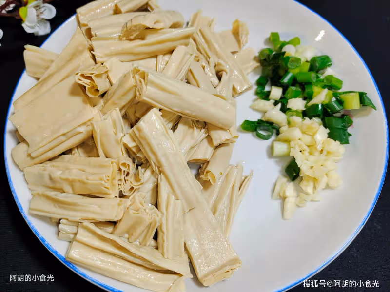 冬天多給孩子吃這一鍋出，上桌搶著吃！熱氣騰騰、香味濃郁營養足，一次就能吃個精光