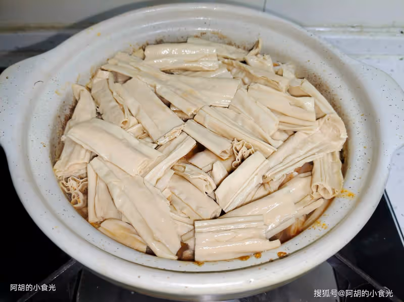 冬天多給孩子吃這一鍋出,上桌搶著吃!熱氣騰騰、香味濃郁營養足,一次就能吃個精光
