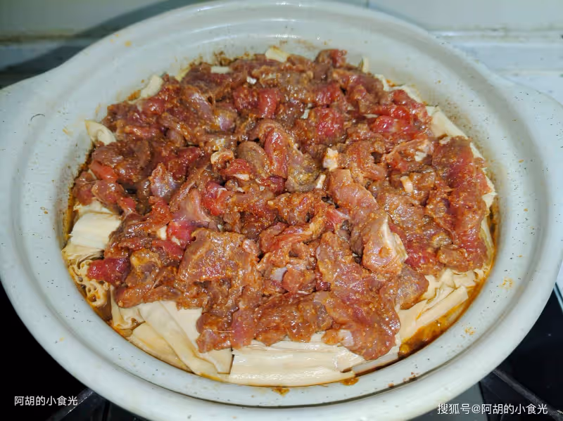 冬天多給孩子吃這一鍋出,上桌搶著吃!熱氣騰騰、香味濃郁營養足,一次就能吃個精光