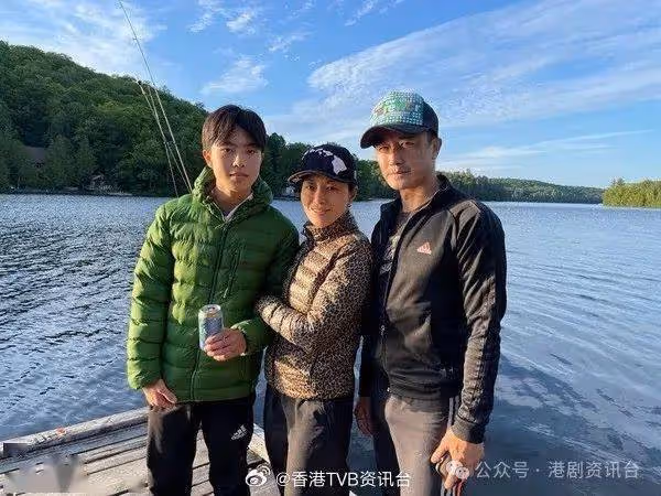 移加前小生與17歲餅印囝囝拍片!曾被指對謝雪心愛女有生理反應