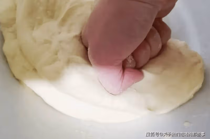 過年炸油條,試試這個配方,蓬鬆酥脆,個個空心,第一次做就成功