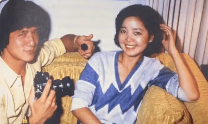成龍驚人爆料：稱與鄧麗君育有私生子，還為林青霞供養 25 年？真相曝光