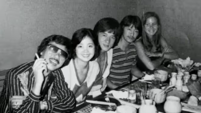 成龍驚人爆料:稱與鄧麗君育有私生子,還為林青霞供養 25 年?真相曝光